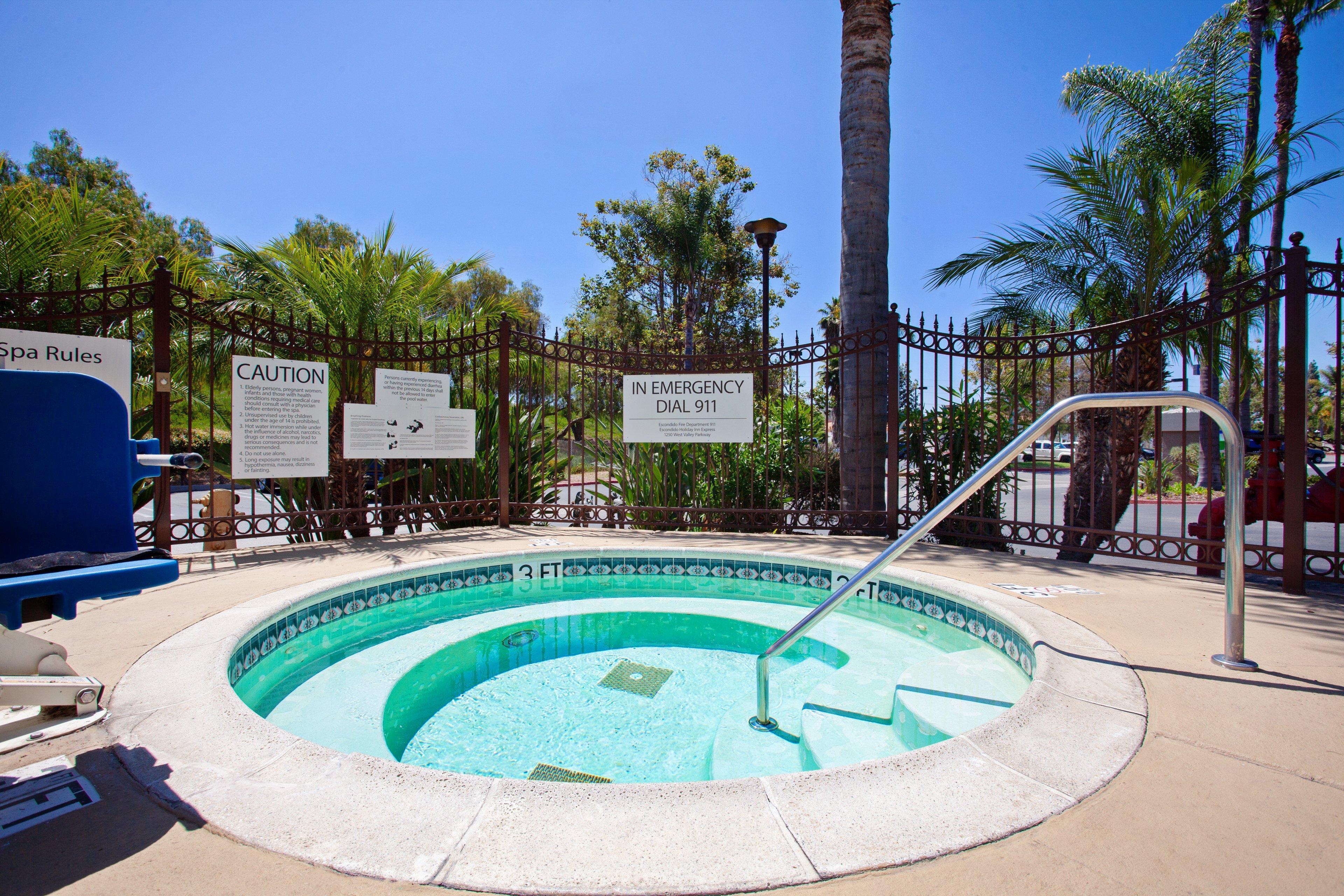 Holiday Inn Express Hotel & Suites San Diego-Escondido By Ihg Exterior photo