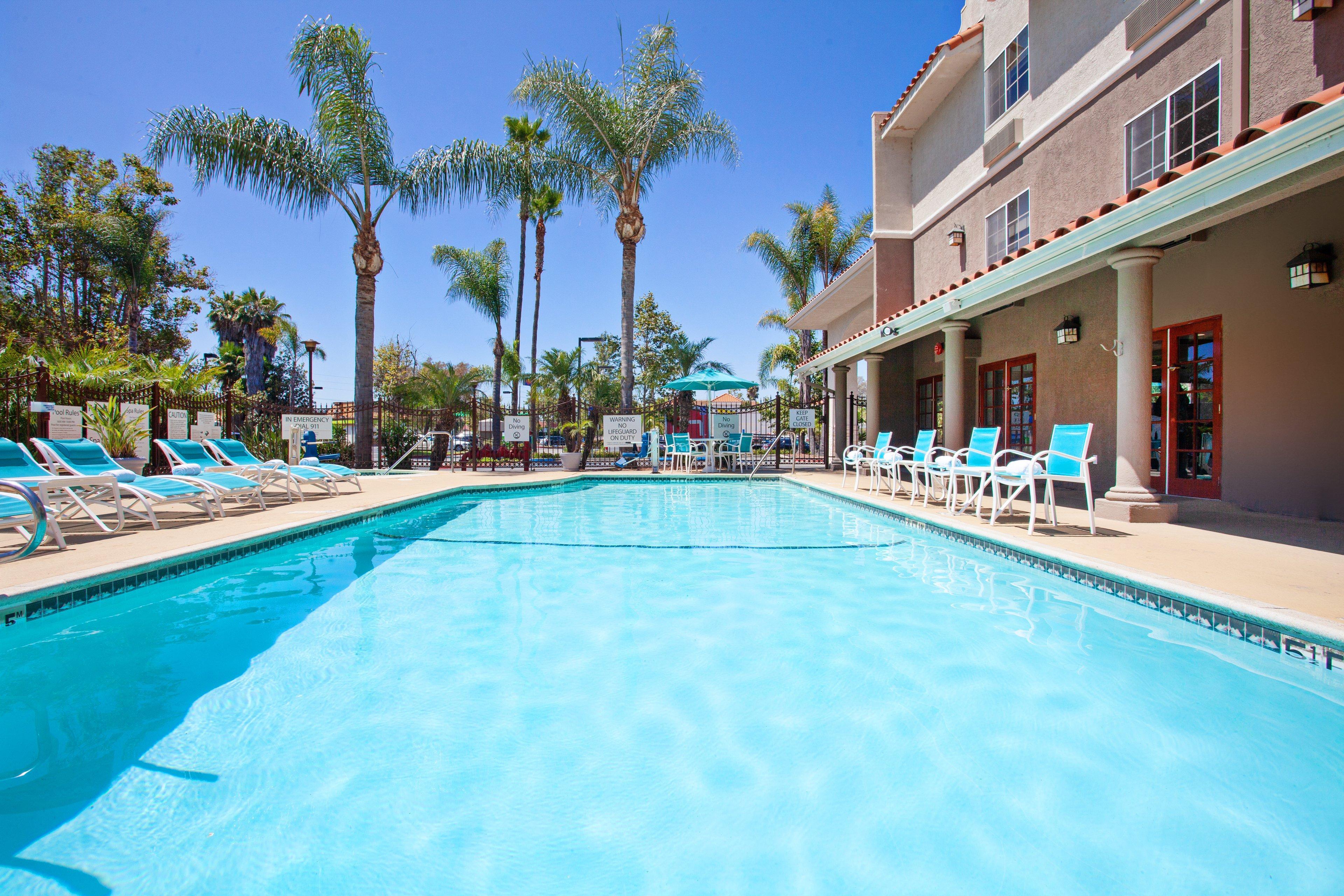 Holiday Inn Express Hotel & Suites San Diego-Escondido By Ihg Exterior photo