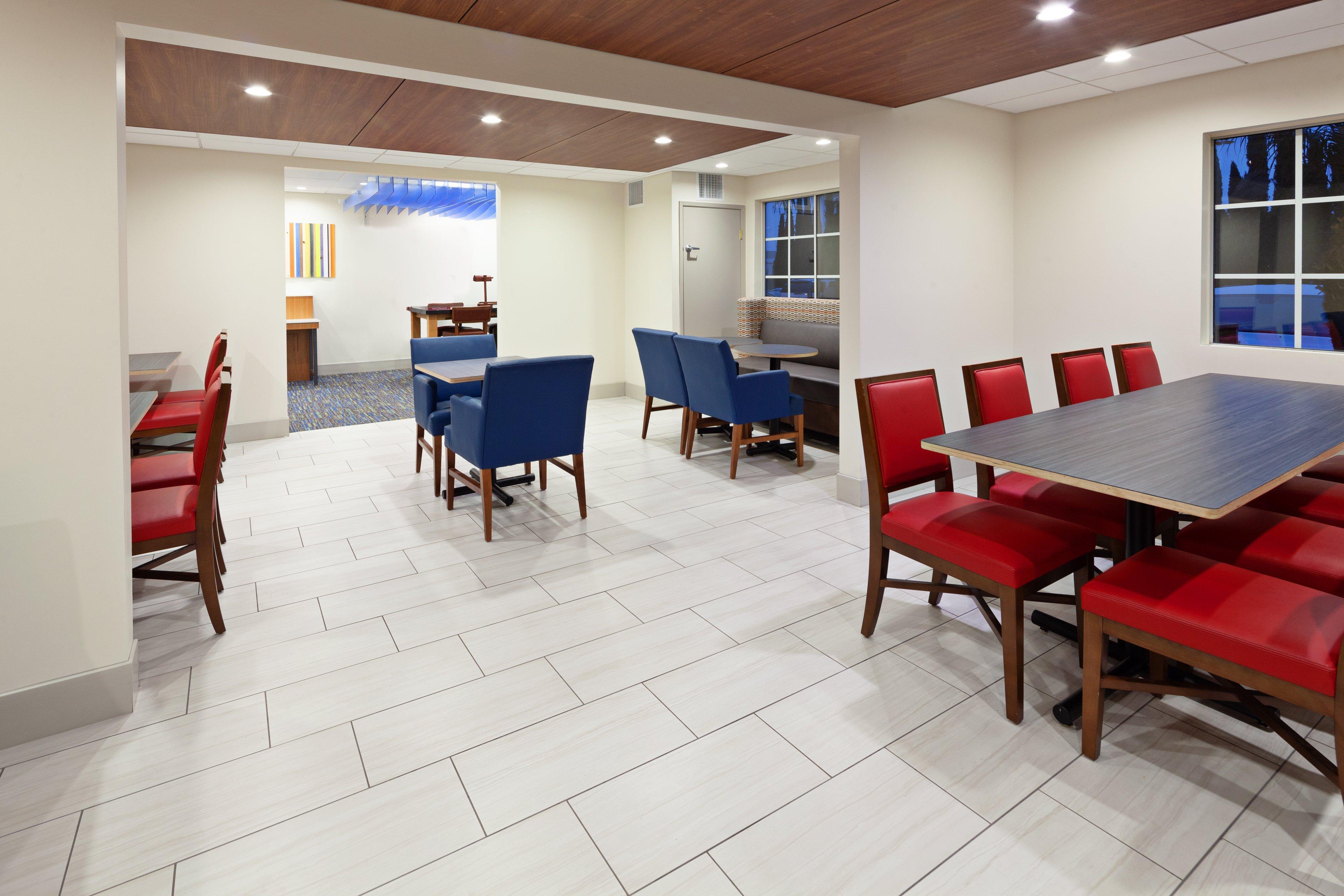 Holiday Inn Express Hotel & Suites San Diego-Escondido By Ihg Exterior photo