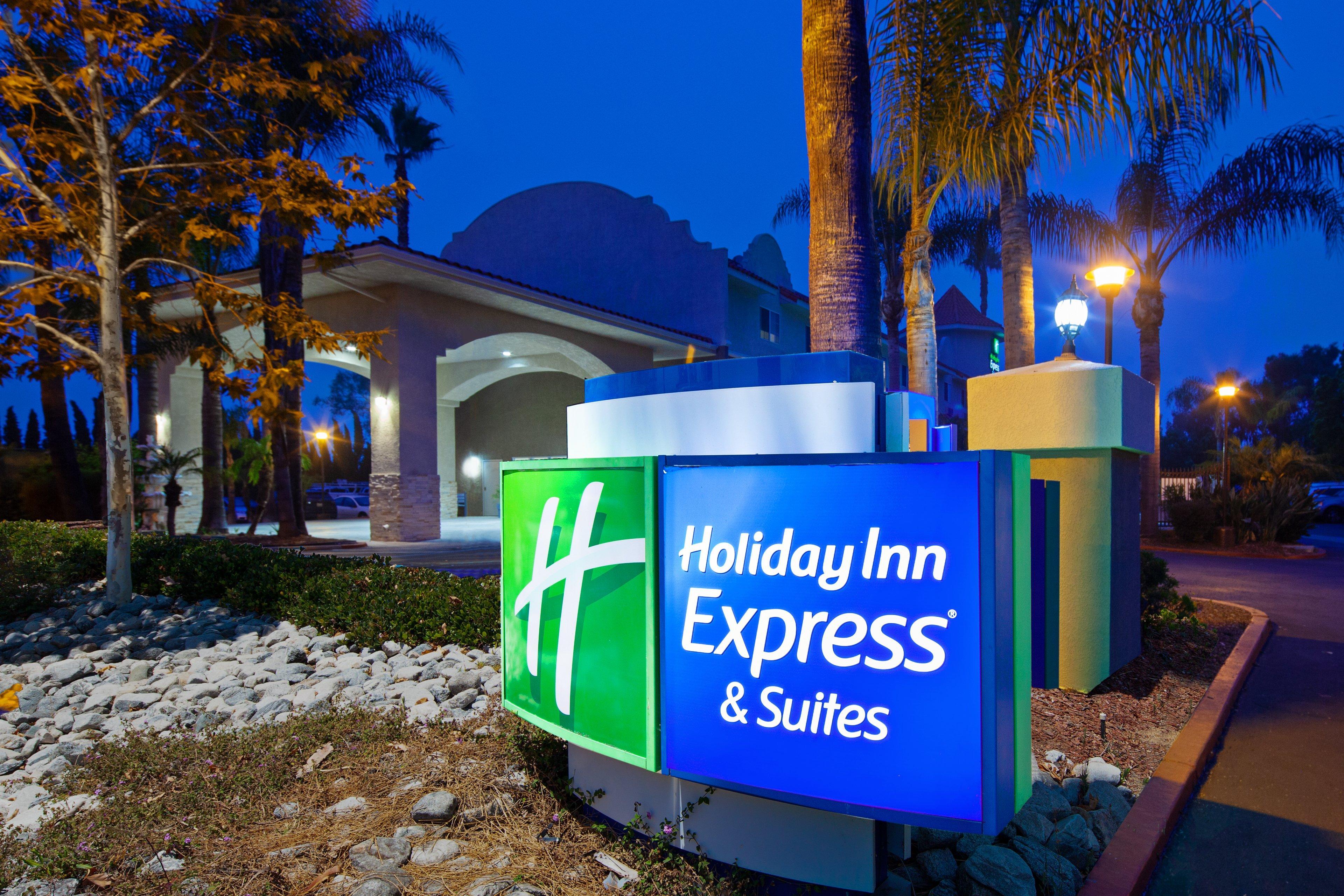 Holiday Inn Express Hotel & Suites San Diego-Escondido By Ihg Exterior photo
