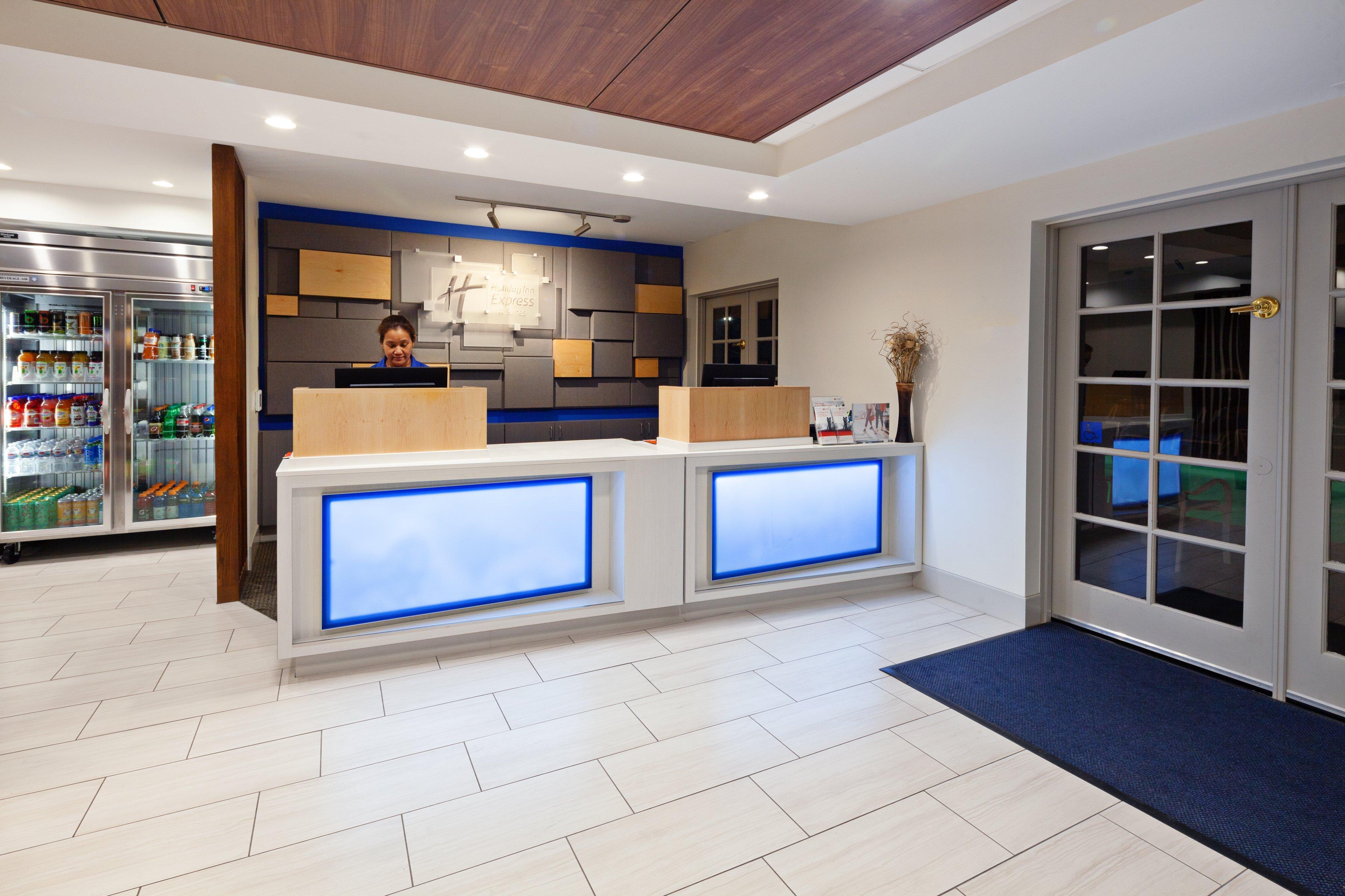 Holiday Inn Express Hotel & Suites San Diego-Escondido By Ihg Exterior photo