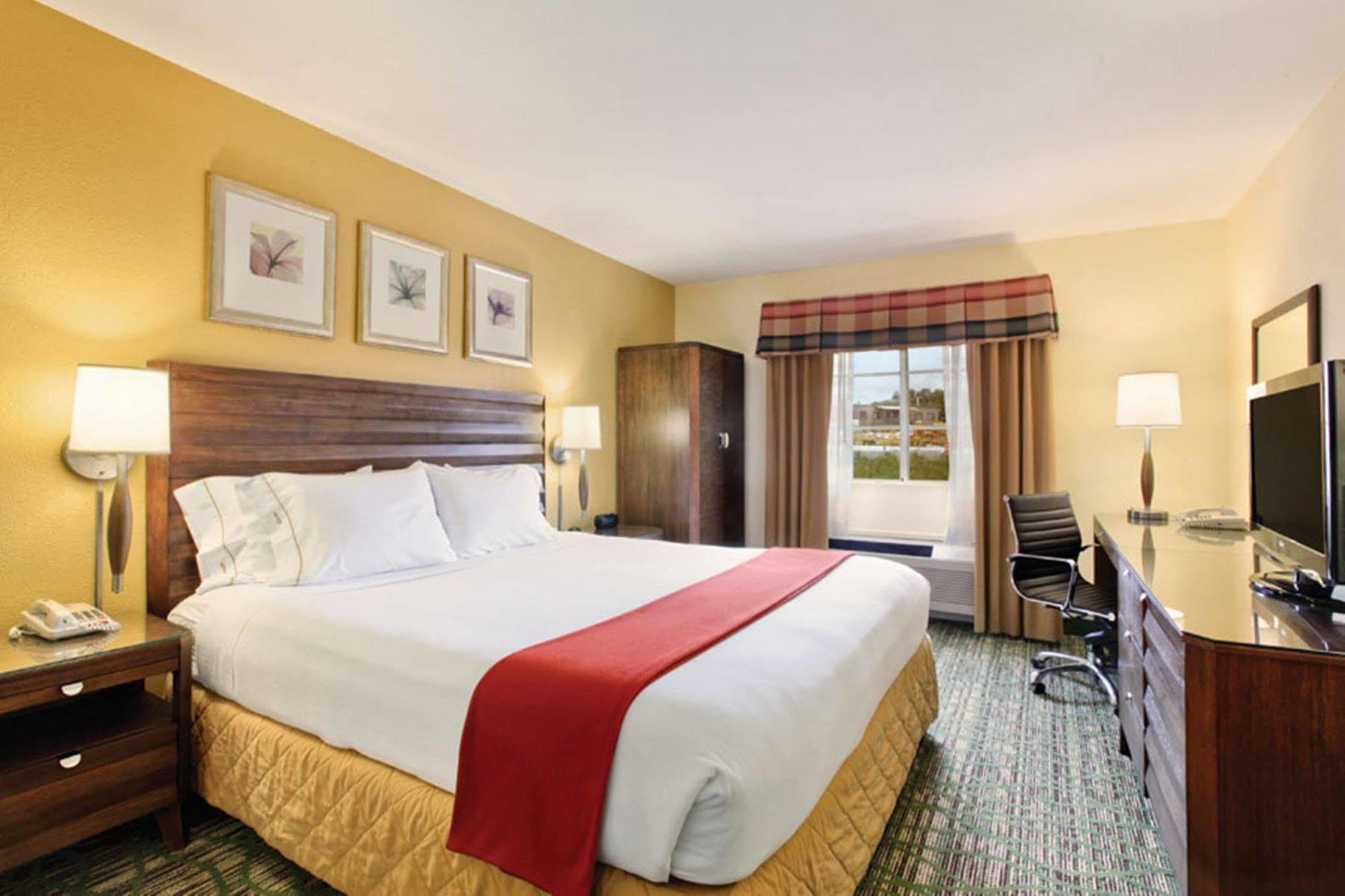 Holiday Inn Express Hotel & Suites San Diego-Escondido By Ihg Exterior photo